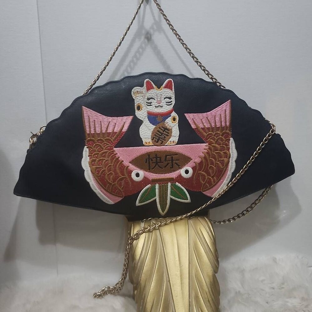 Skinny Dip limited fan-shaped lucky cat crossbody bag